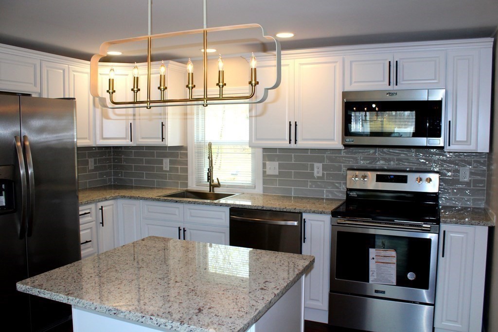21 Crystal Street Webster, MA 01570 - Photo 5 of 42 Gallery Image 5