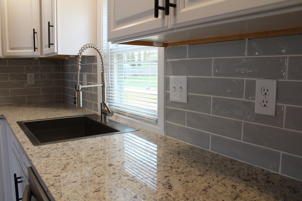 21 Crystal Street Webster, MA 01570 - Photo 7 of 42 Gallery Image 7