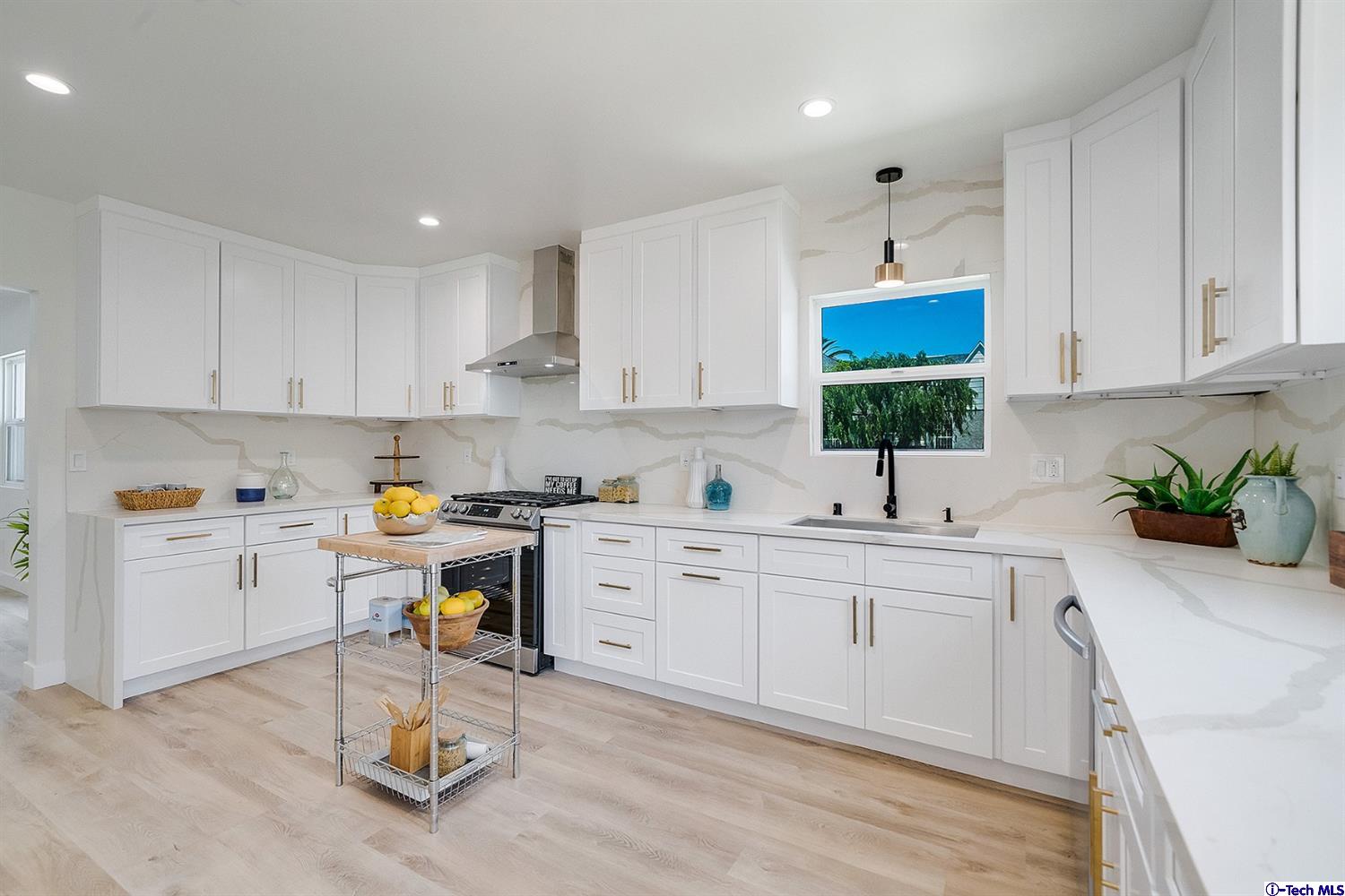 1502 South Genesee Avenue Los Angeles, CA 90019 - Photo 17 of 53