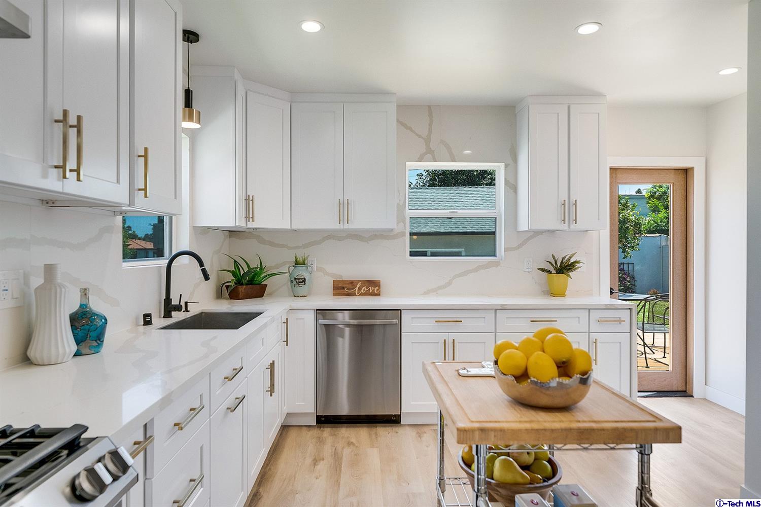 1502 South Genesee Avenue Los Angeles, CA 90019 - Photo 19 of 53