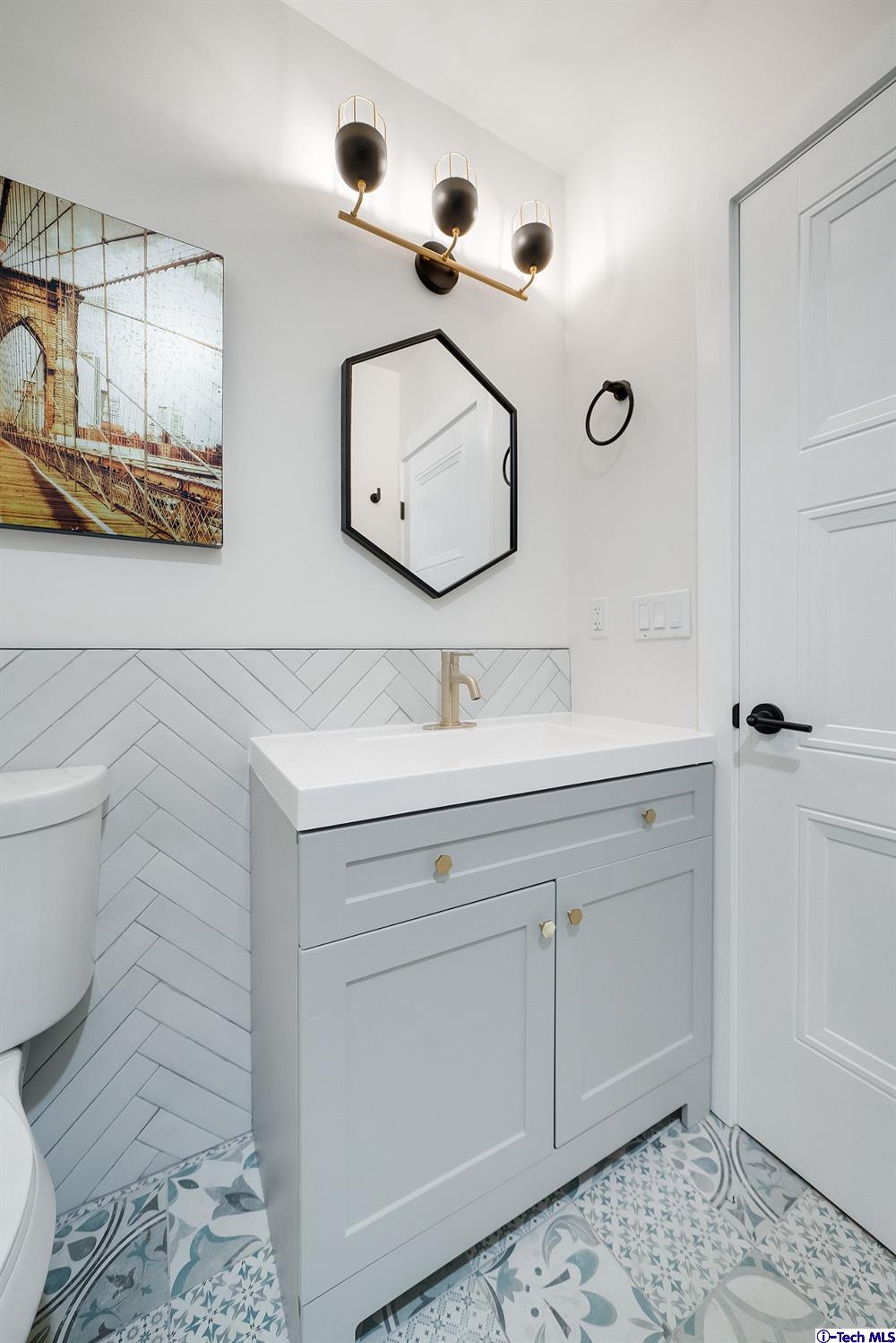 1502 South Genesee Avenue Los Angeles, CA 90019 - Photo 32 of 53