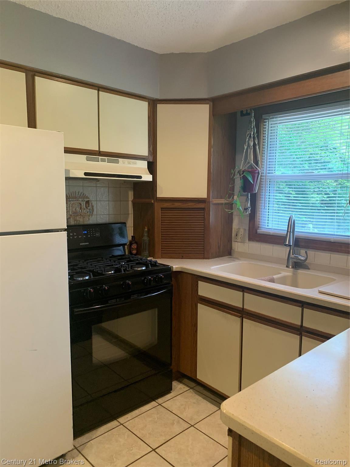 2363 Murphy Road Flint, MI 48504 - Photo 10 of 29 IMG_9221.jpg