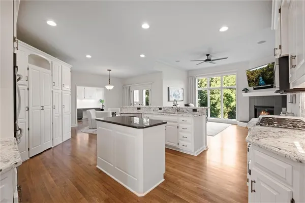 $995,000 | 8190 Shoreline Drive, Parkville, MO 64152
