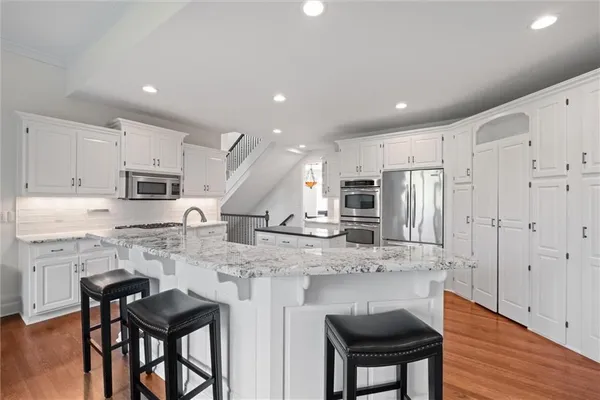 $995,000 | 8190 Shoreline Drive, Parkville, MO 64152