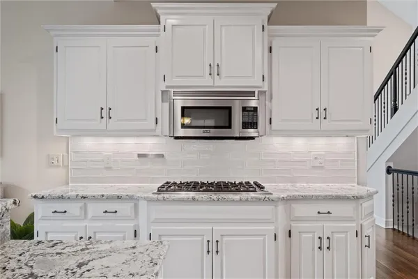 $995,000 | 8190 Shoreline Drive, Parkville, MO 64152