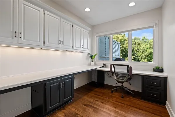 $995,000 | 8190 Shoreline Drive, Parkville, MO 64152
