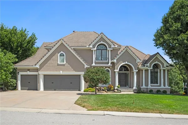 $995,000 | 8190 Shoreline Drive, Parkville, MO 64152