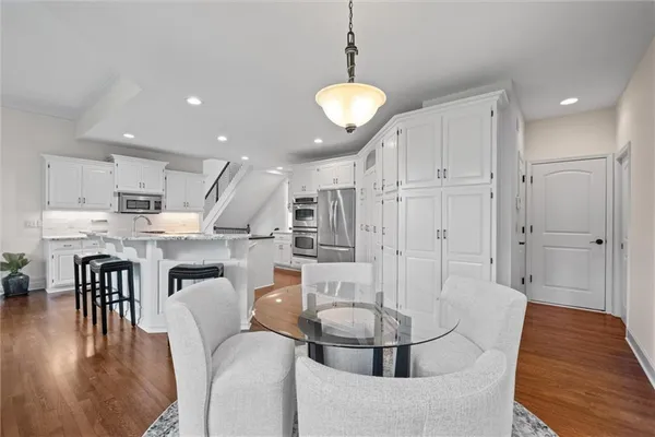 $995,000 | 8190 Shoreline Drive, Parkville, MO 64152