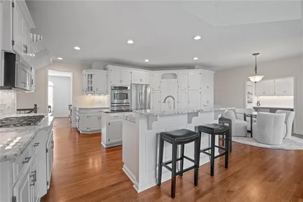 $995,000 | 8190 Shoreline Drive, Parkville, MO 64152