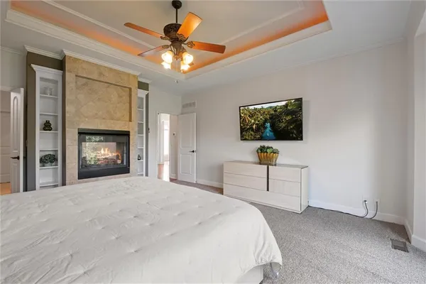 $995,000 | 8190 Shoreline Drive, Parkville, MO 64152