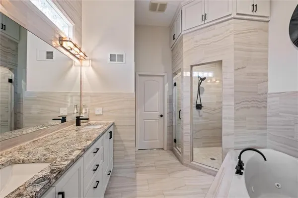 $995,000 | 8190 Shoreline Drive, Parkville, MO 64152