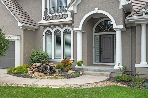 $995,000 | 8190 Shoreline Drive, Parkville, MO 64152