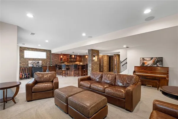 $995,000 | 8190 Shoreline Drive, Parkville, MO 64152