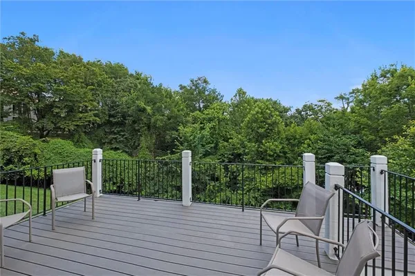 $995,000 | 8190 Shoreline Drive, Parkville, MO 64152