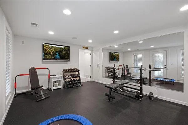 $995,000 | 8190 Shoreline Drive, Parkville, MO 64152