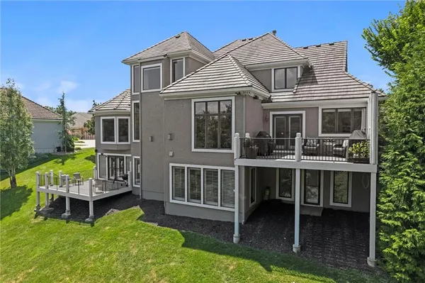 $995,000 | 8190 Shoreline Drive, Parkville, MO 64152