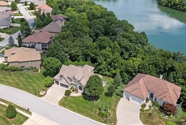 $995,000 | 8190 Shoreline Drive, Parkville, MO 64152