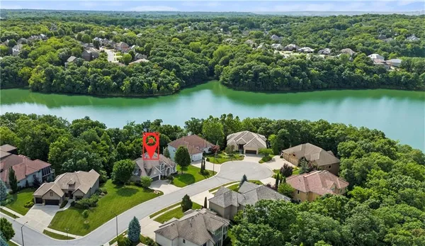$995,000 | 8190 Shoreline Drive, Parkville, MO 64152