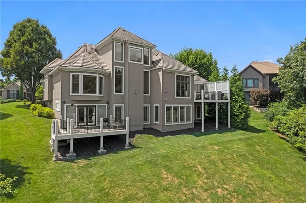 $995,000 | 8190 Shoreline Drive, Parkville, MO 64152