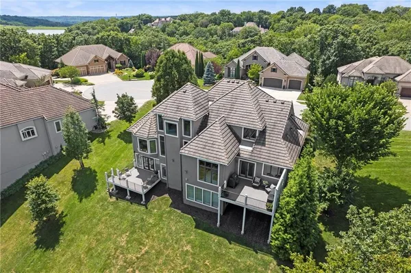$995,000 | 8190 Shoreline Drive, Parkville, MO 64152