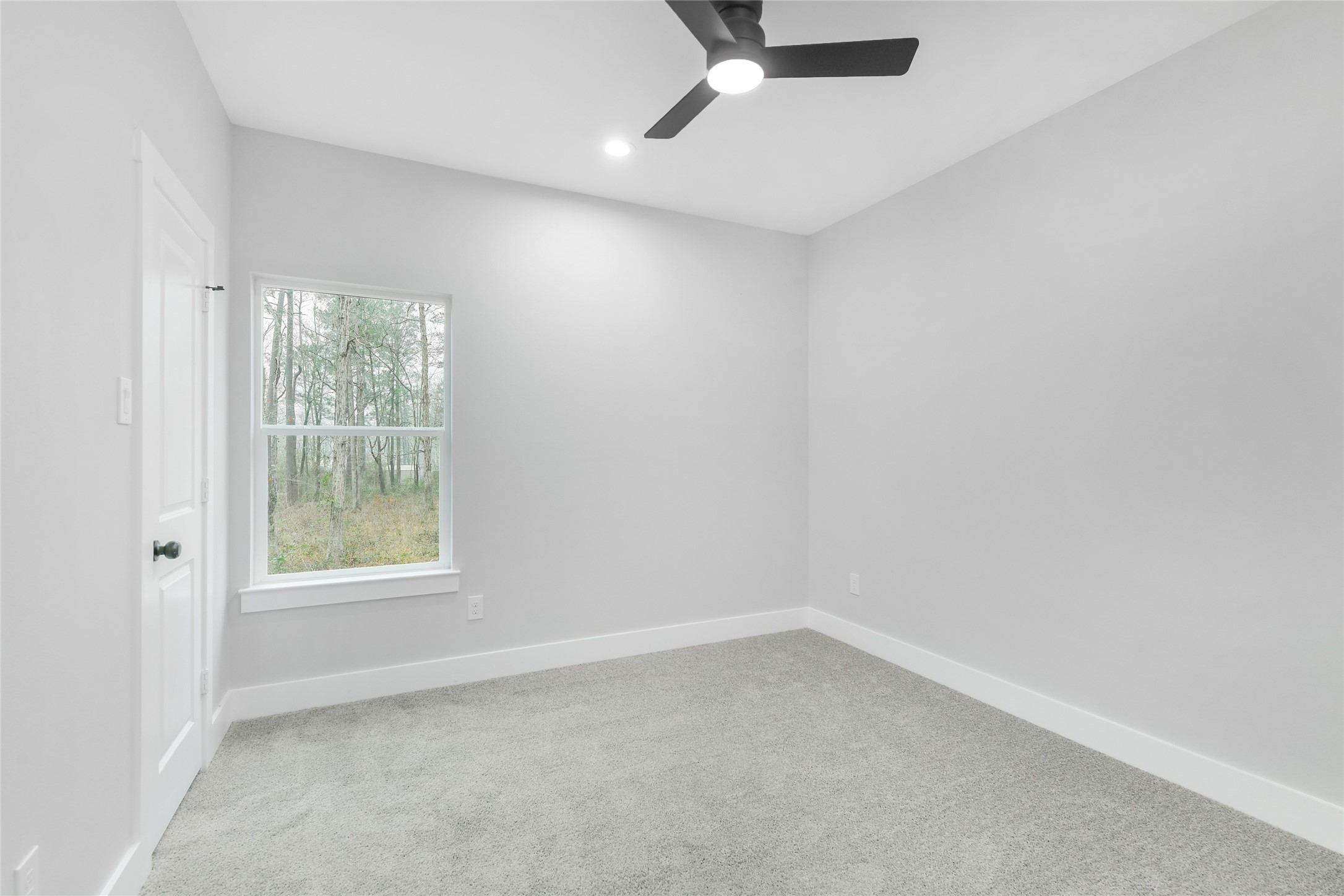 15117 Austin Road Willis, TX 77378 - Photo 23 of 35 an empty room with a window