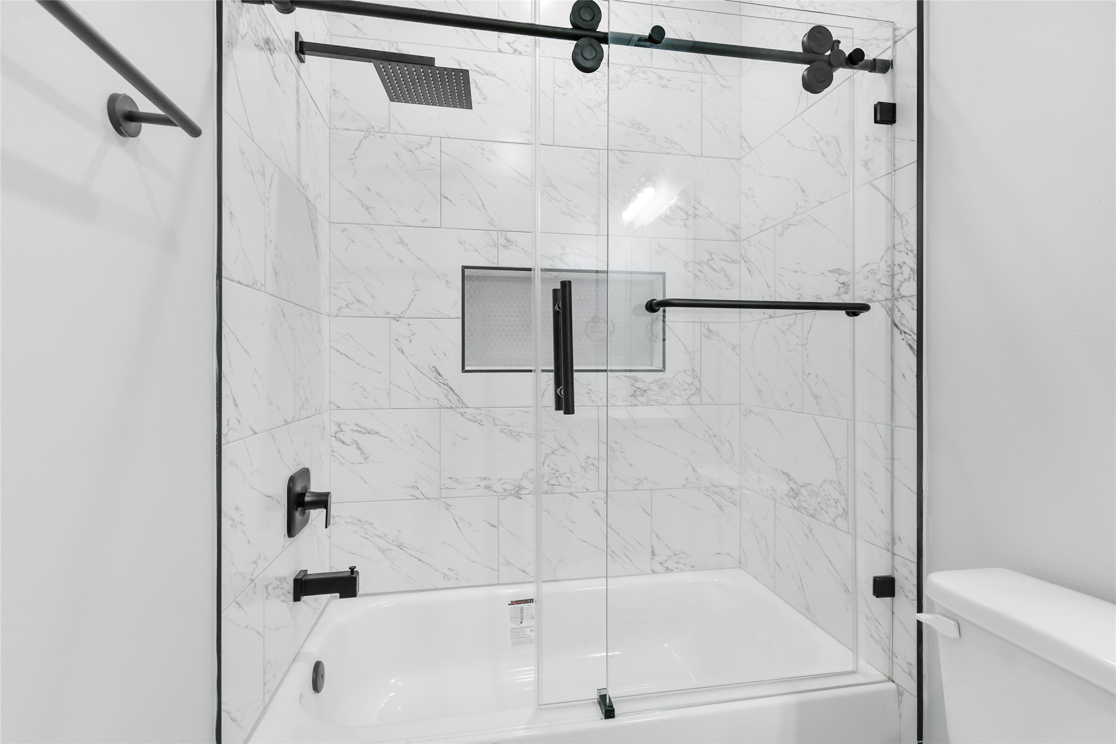 15117 Austin Road Willis, TX 77378 - Photo 26 of 35 a bathroom with a bathtub