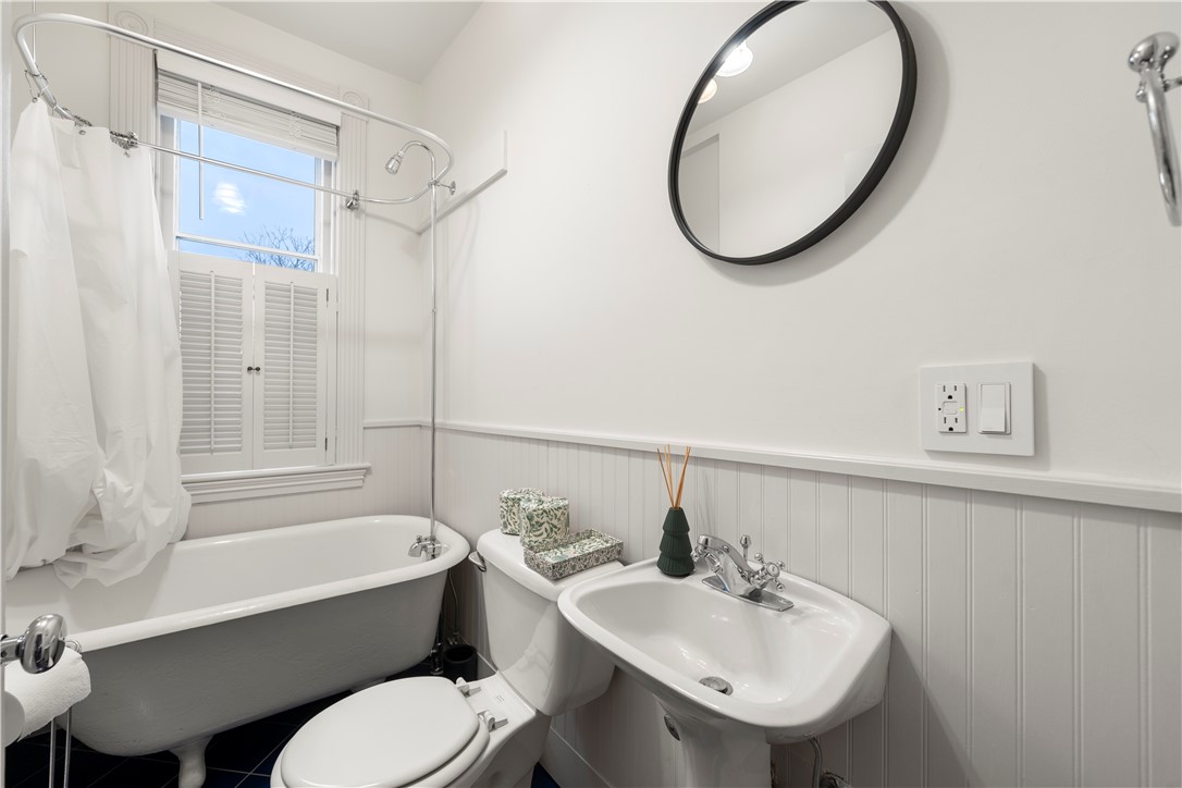 35 Marsh Street Newport, RI 02840 - Photo 12 of 26