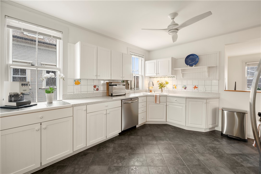 35 Marsh Street Newport, RI 02840 - Photo 13 of 26