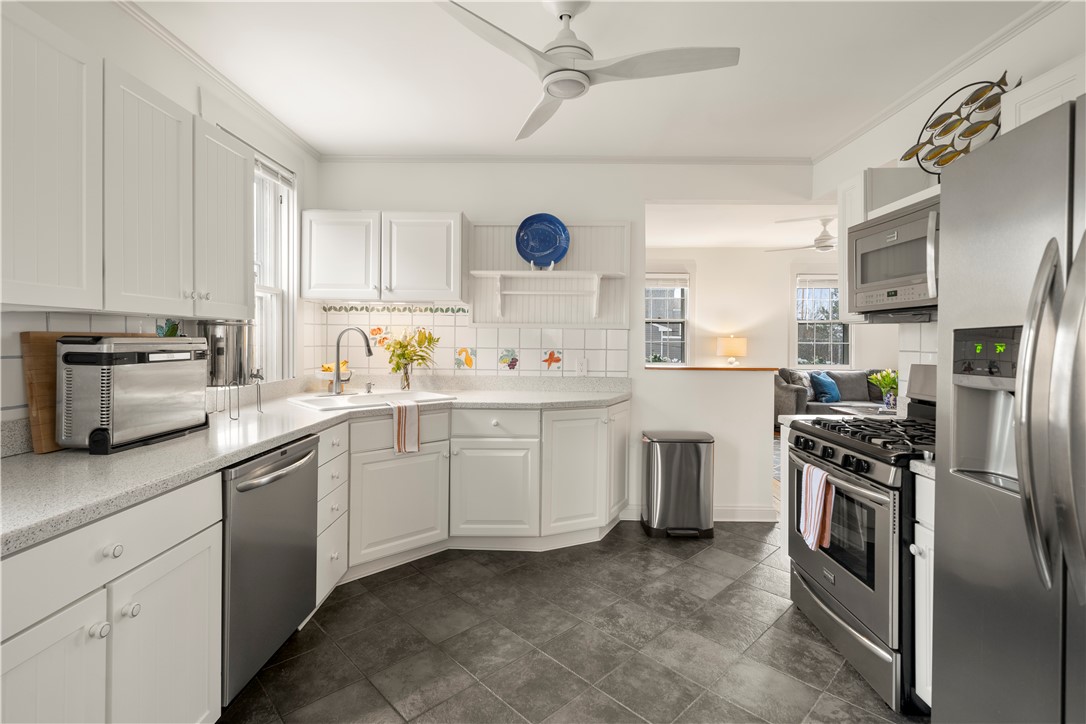 35 Marsh Street Newport, RI 02840 - Photo 15 of 26