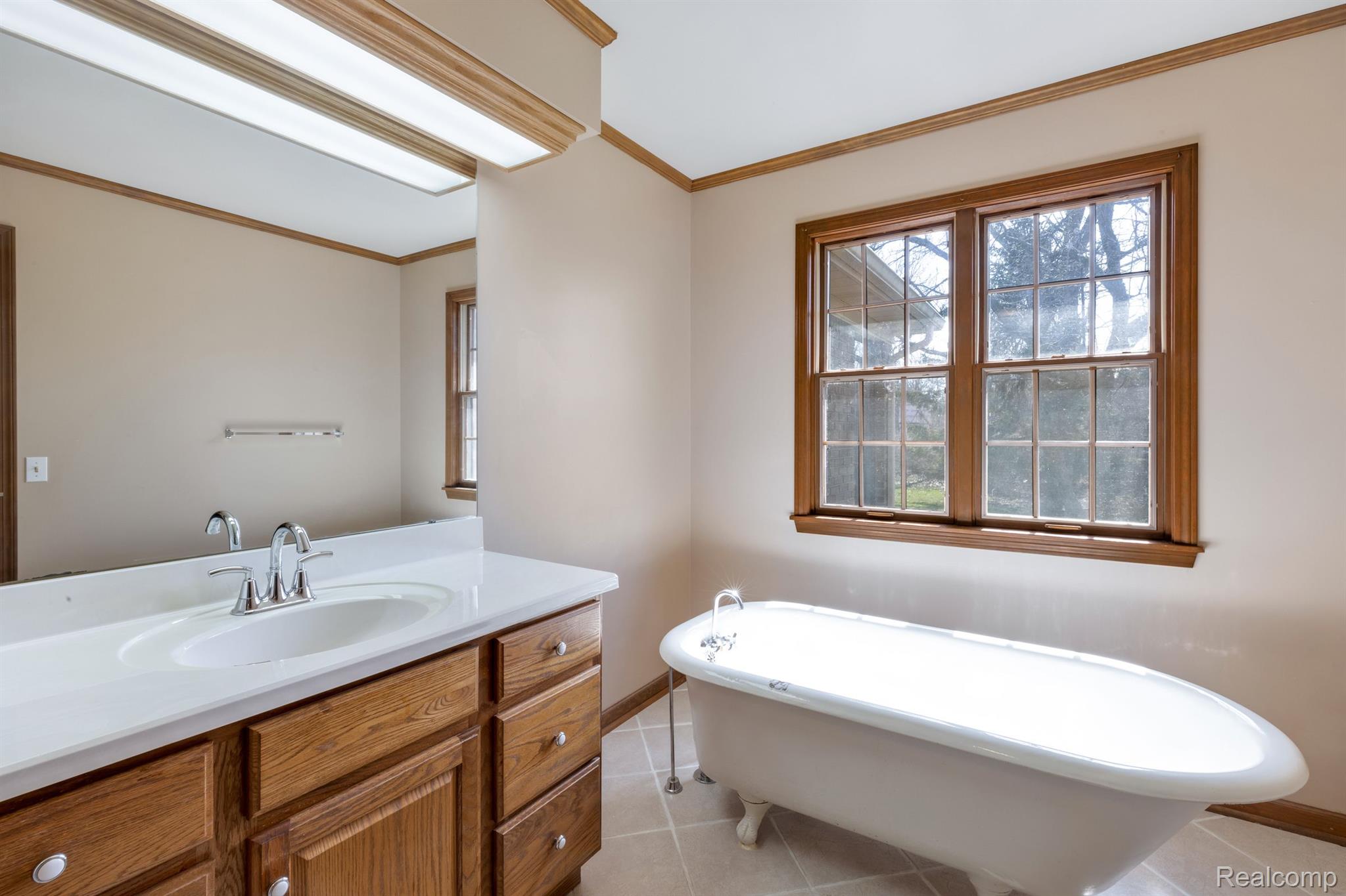 18035 Meridian Road Grosse Ile, MI 48138 - Photo 20 of 30 Primary Bath