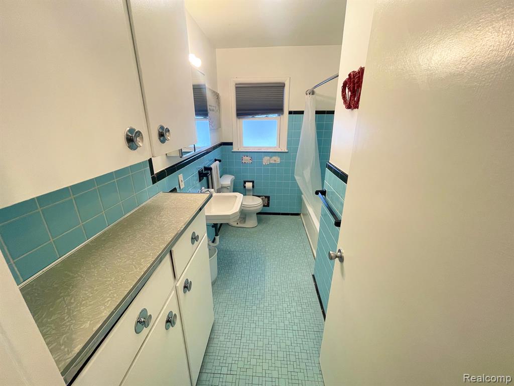 2329 Riverside Drive Port Huron, MI 48060 - Photo 13 of 22