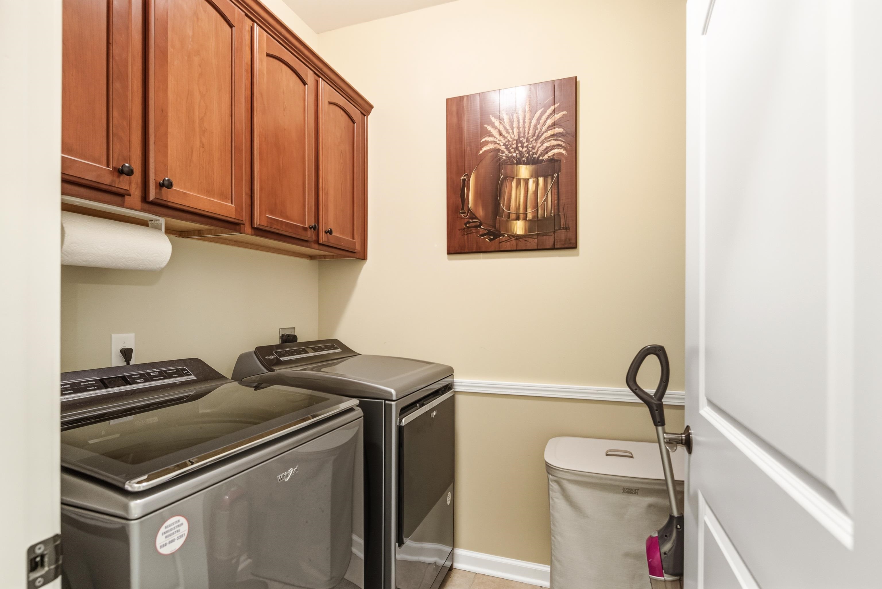 43 Peyton Ridge Drive, Unit 40 Collierville, TN 38017 - Photo 18 of 31 a utility room with dryer and washer
