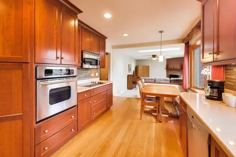 $699,900 | 1606 North Pine Avenue, Arlington Heights, IL 60004