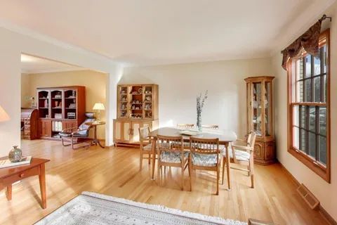 $699,900 | 1606 North Pine Avenue, Arlington Heights, IL 60004