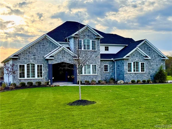 $1,125,000 | 4990 Kraus Road, Clarence, NY 14031