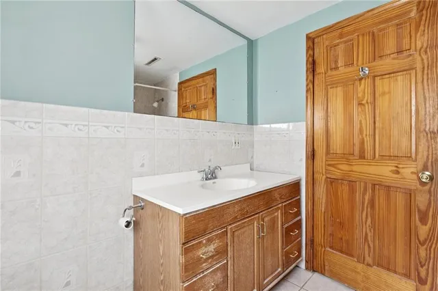 $320,000 | 2709 Charlotte Street, Kansas City, MO 64109