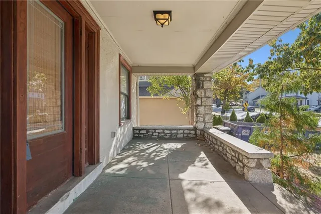 $320,000 | 2709 Charlotte Street, Kansas City, MO 64109