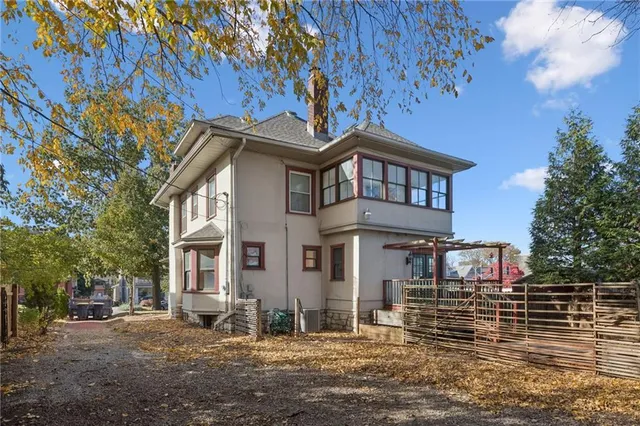 $320,000 | 2709 Charlotte Street, Kansas City, MO 64109