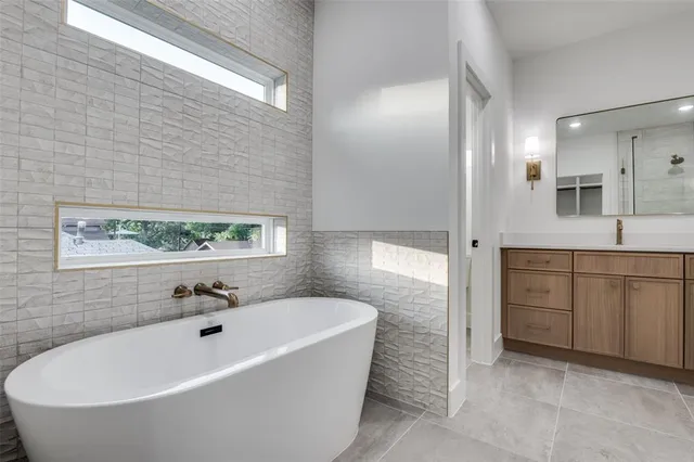 $990,000 | 514 South Glasgow Drive, Dallas, TX 75223