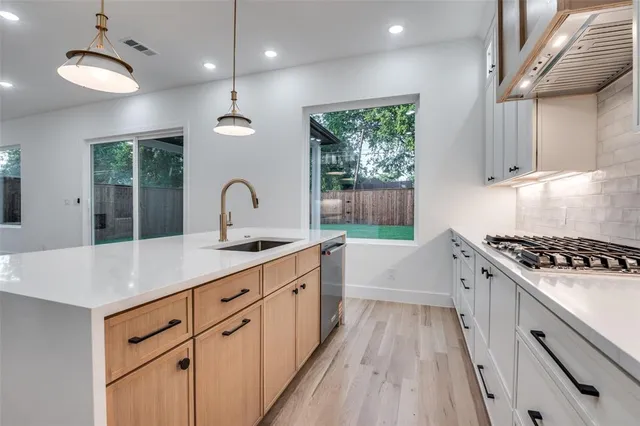 $990,000 | 514 South Glasgow Drive, Dallas, TX 75223