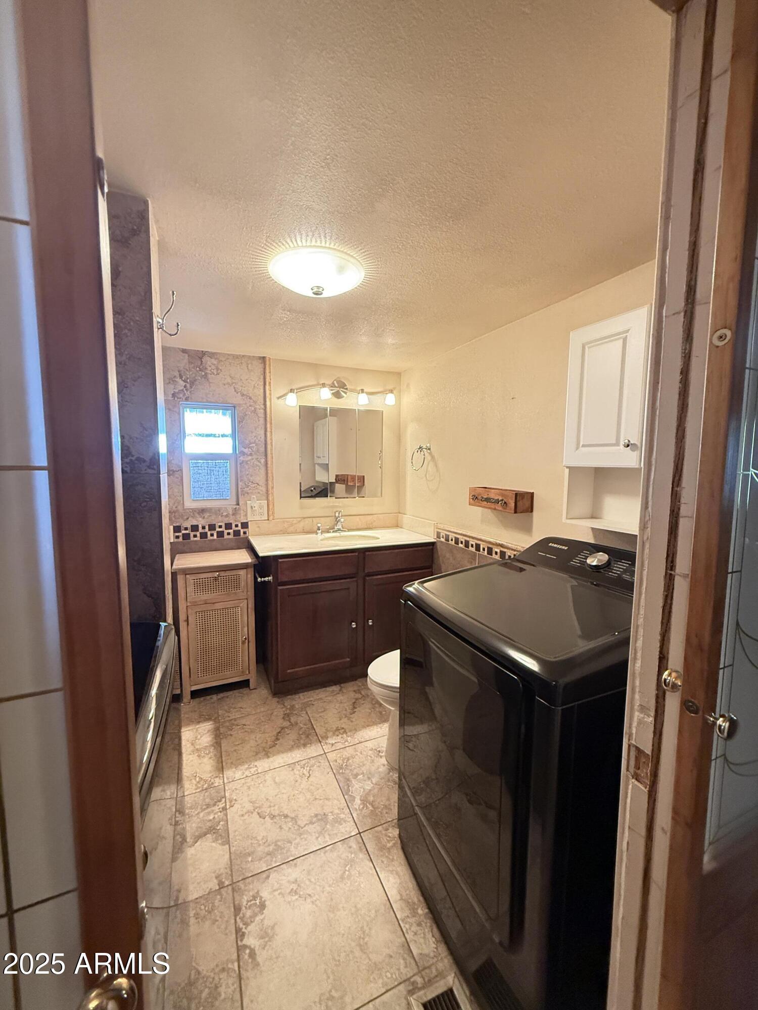 535 South Alma School Road, Unit 91 Mesa, AZ 85210 - Photo 16 of 26 a kitchen with a stove a sink and a refrigerator
