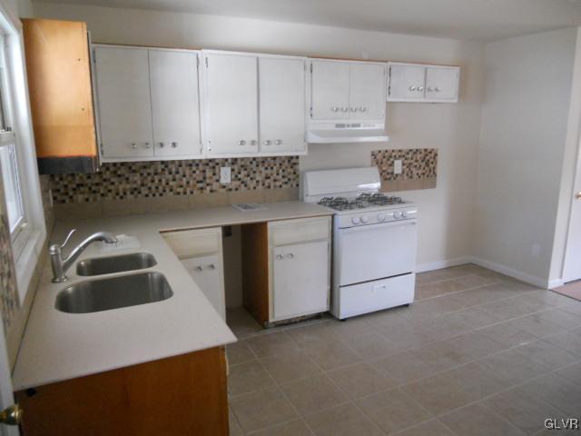 1524 Valley Road Bethlehem, PA 18018 - Photo 3 of 9 Gallery Image 3