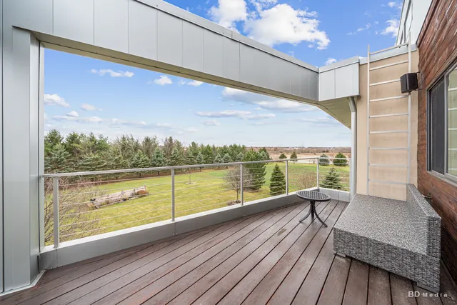 a view of an outdoor sitting area with furniture and garden
