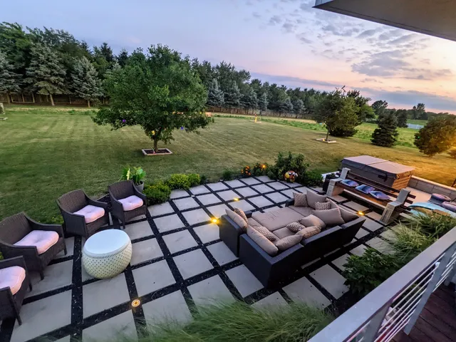 $875,000 | 28525 South Yates Avenue, Beecher, IL 60401