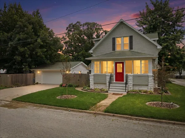 $219,900 | 1406 West Empire Street, Bloomington, IL 61701