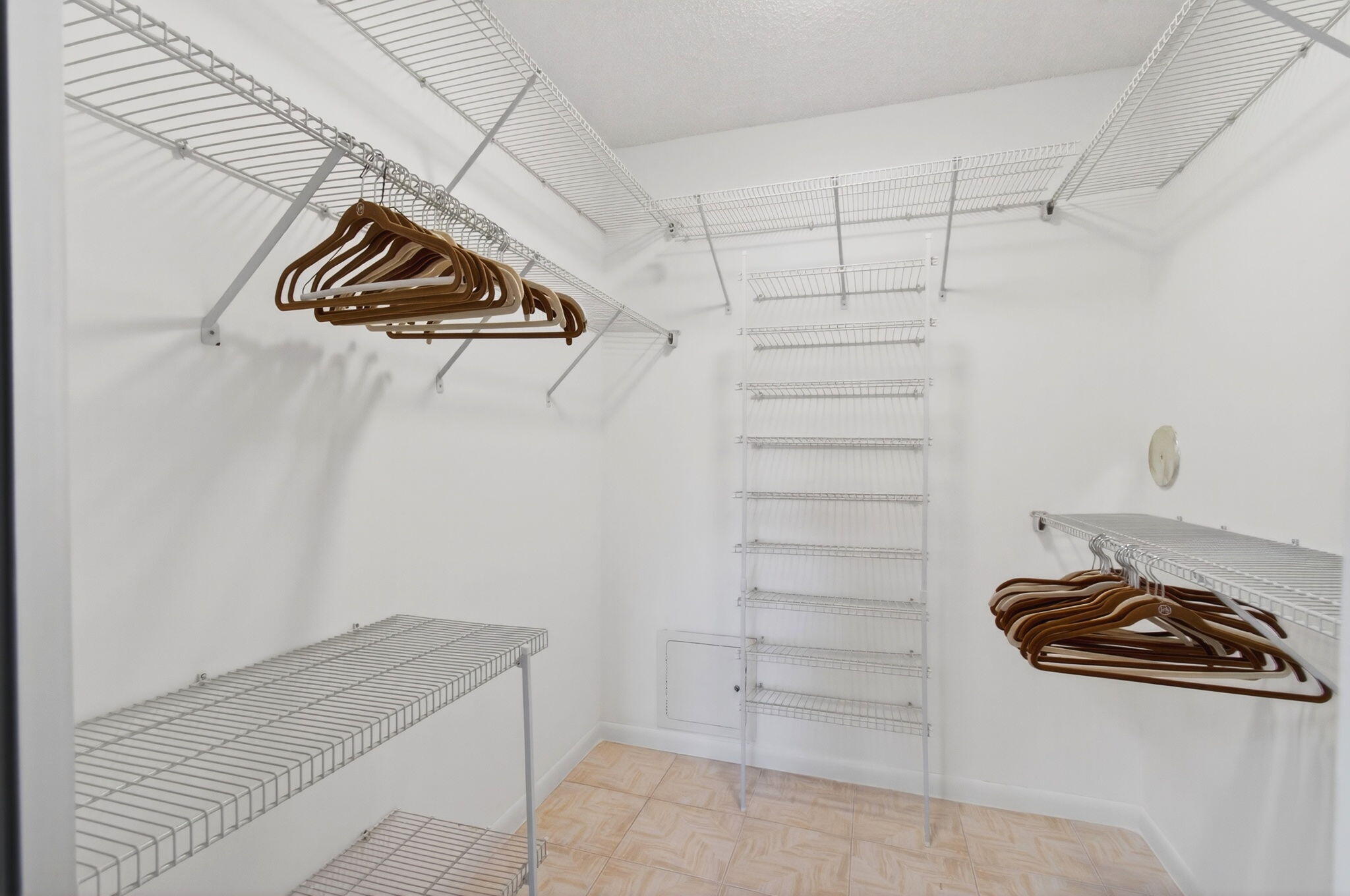 5574 Witney Drive, Unit 109 Delray Beach, FL 33484 - Photo 21 of 114 54-web-or-mls-DSC_7896