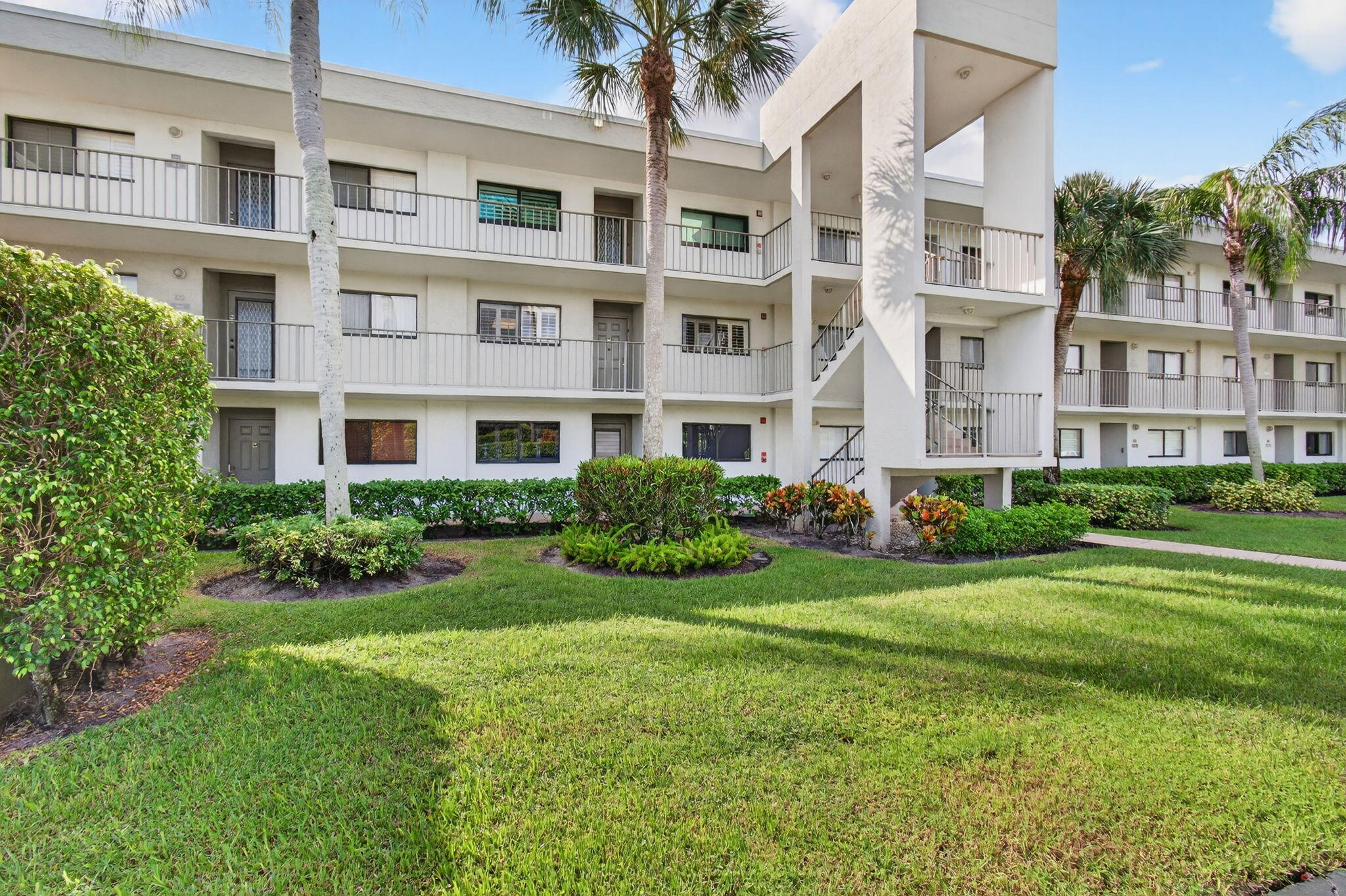 5574 Witney Drive, Unit 109 Delray Beach, FL 33484 - Photo 8 of 114 5-web-or-mls-DSC_7959