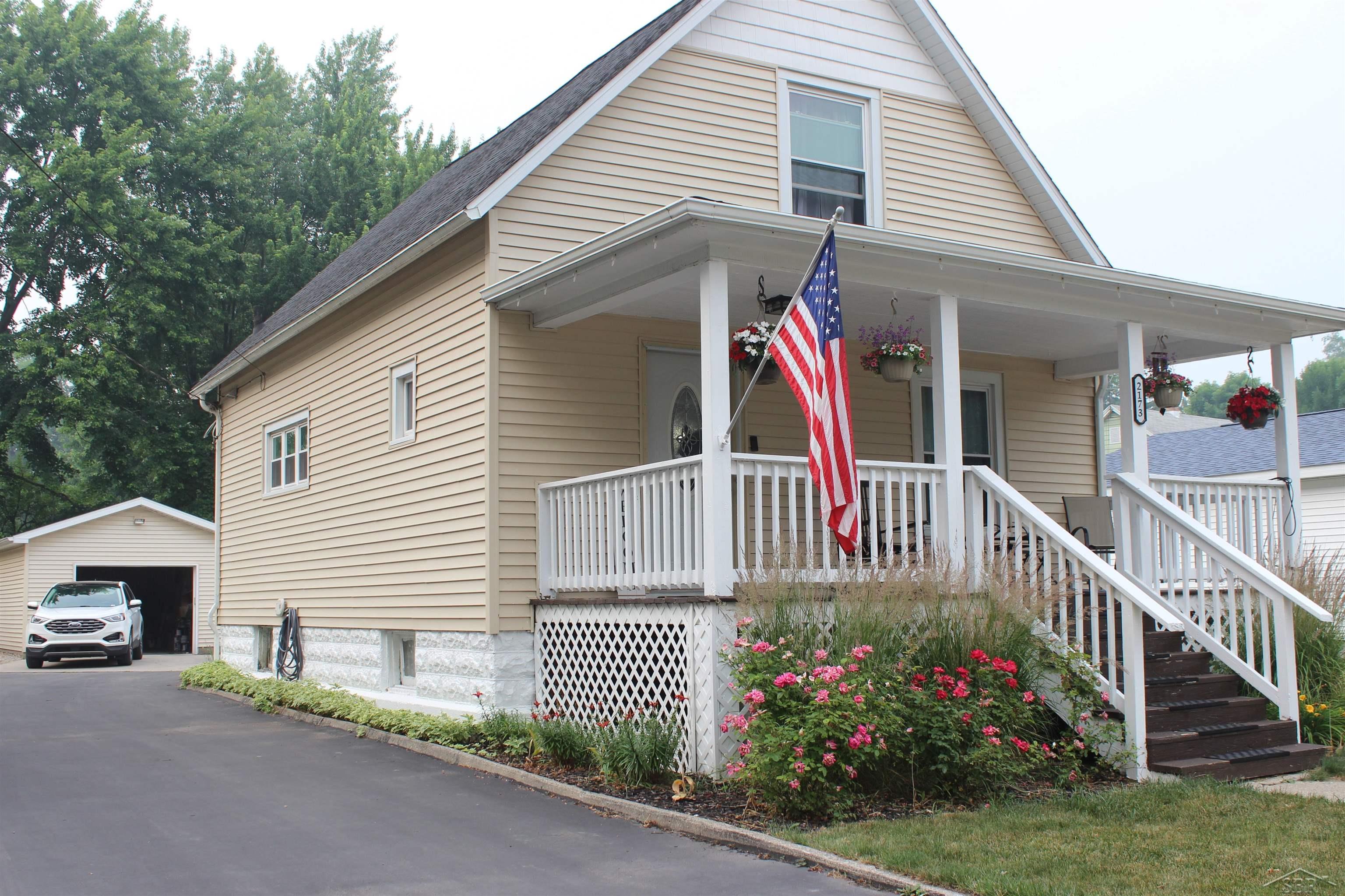 2173 2nd Street Bay City, MI 48708 - Photo 2 of 40 50114035-1.JPG