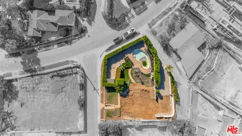 a picture of a city view