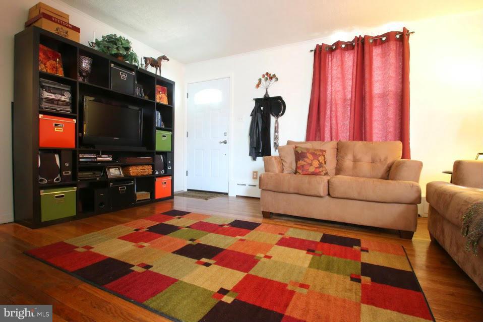 1908 Jackson Road Baltimore, MD 21222 - Photo 7 of 30 Living Room